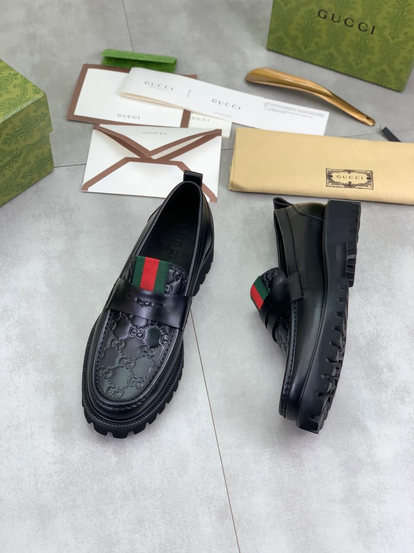 Factory price P840 💰💎💎💎Top version (original foam outsole) Brand: [GUCCi] Gucci's new business formal casual leather shoes Standard code: Men's size 39–45 (38 needs to be customized) Grade: Same style as the official website Original order quality Materials: Original open-edge beaded calfskin Water-dyed cowhide lining Original lightweight foam outsole Style category: Men's fashion Formal casual leather shoes, slip-on men's shoes series, young and fashionable, European and American trends, British style, casual matching, comfortable feet, color: multiple colors available, actual picture